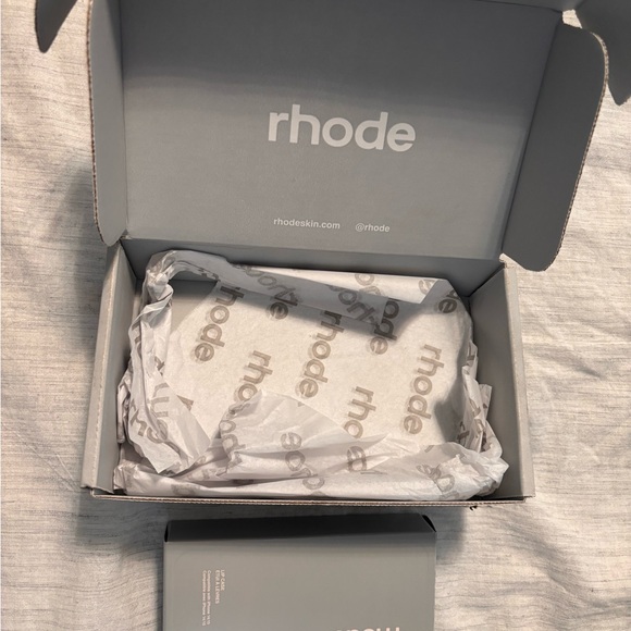 RHODE Light Gray Box - Picture 2 of 5